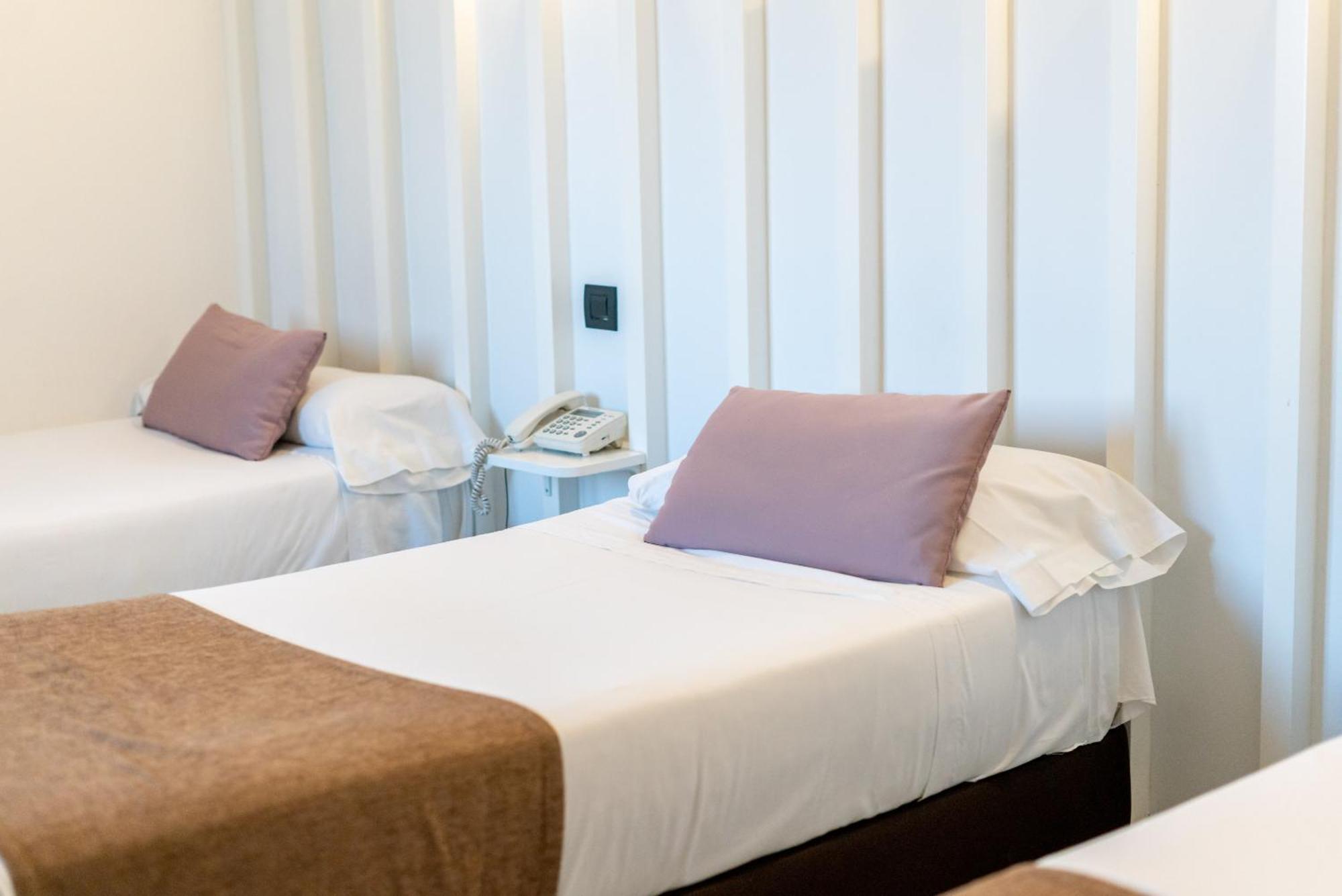 Hostal Gran Via 44 Madrid Exterior photo
